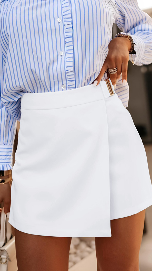 Shorts mini με αγκράφα στο πλάι - White (Λευκό) 34219